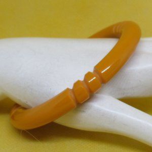 CARVED BUTTERSCOTCH BAKELITE Bangle Bracelet Never Worn Vtg. 1940s Thick Carved